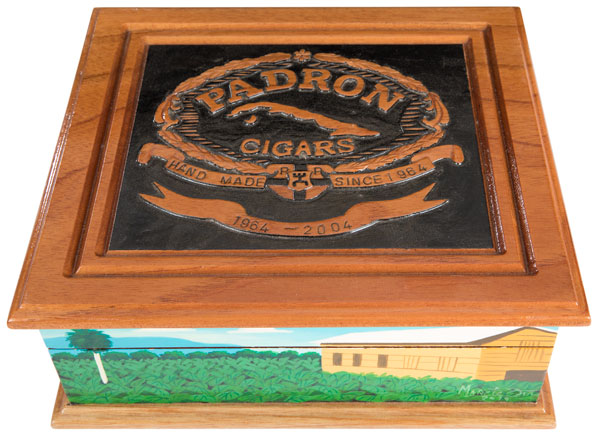 Padrón 1926 Serie No 40 painted chest 40 count closed