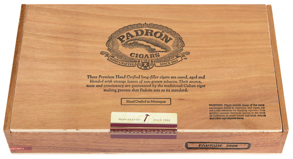 Padrón 3000 26 count box closed