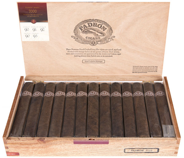 Padrón 7000 26 count box open