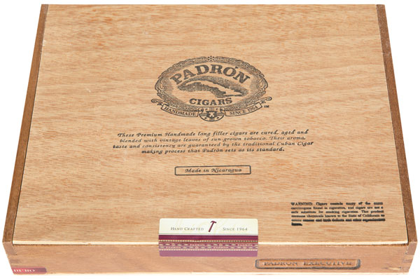 Padrón Executive 26 count box closed