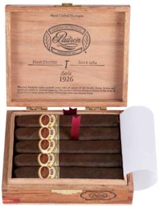 Padrón 1926 Serie No 6 10 count box open